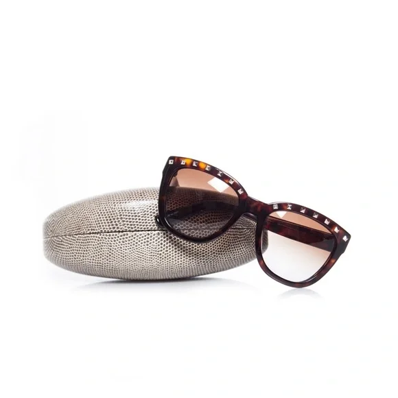 Valentino Rockstud Tortoise Wayfarer Sunglasses Valentino Rockstud Tortoise Wayfarer Sunglasses main image 2
